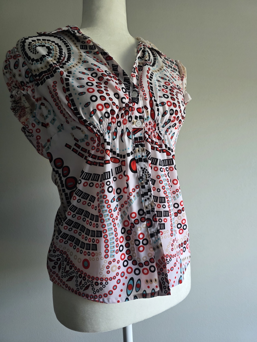 Millennium Women’s Large Geometric Print Short Sleeve Blouse Stretch Button Up